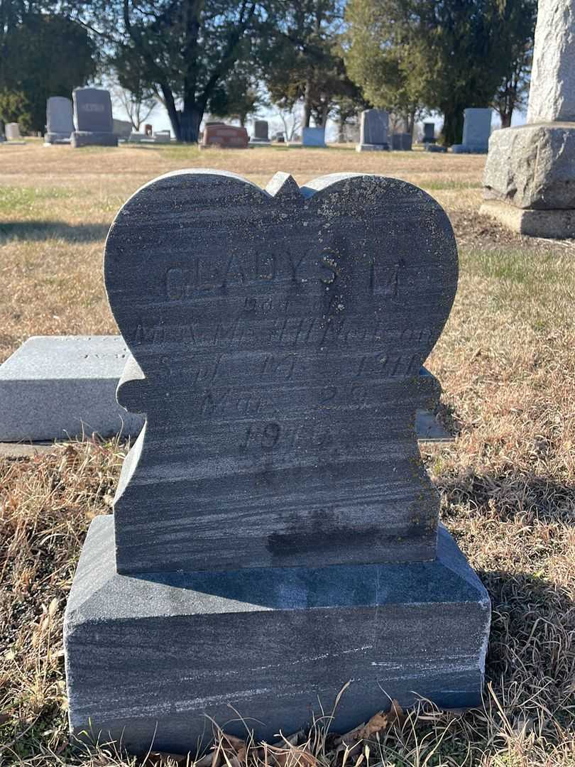 Gladys M. Neilson's grave. Photo 1