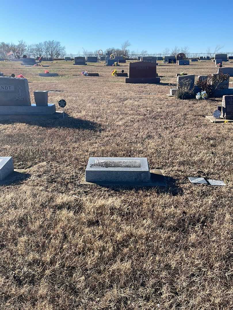 Alice M. Kandt's grave. Photo 2