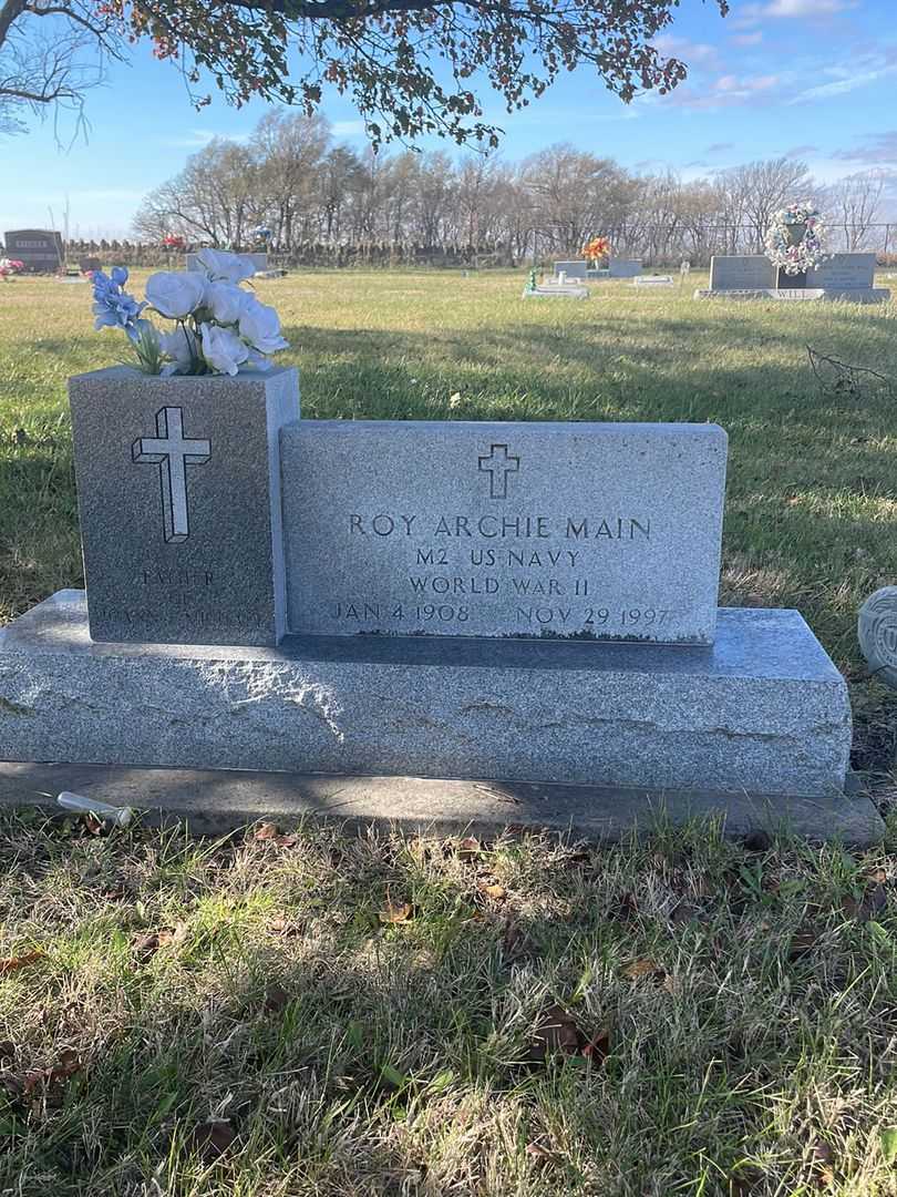 Roy Archie Main's grave. Photo 1