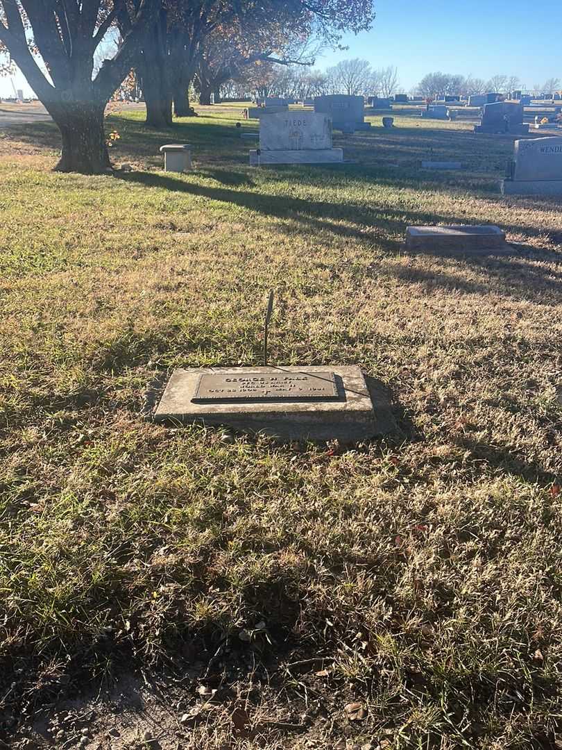 George H. Falk's grave. Photo 2