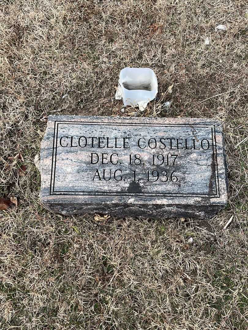 Infant Vancil's grave. Photo 3