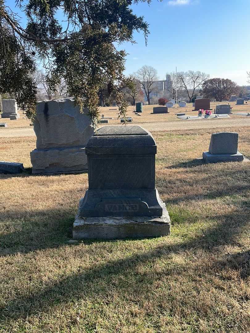 George Vance's grave. Photo 2