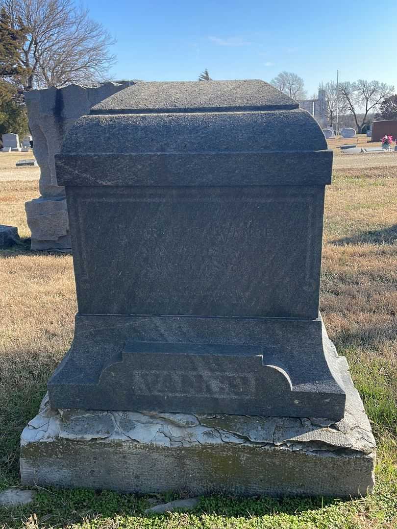 George Vance's grave. Photo 1