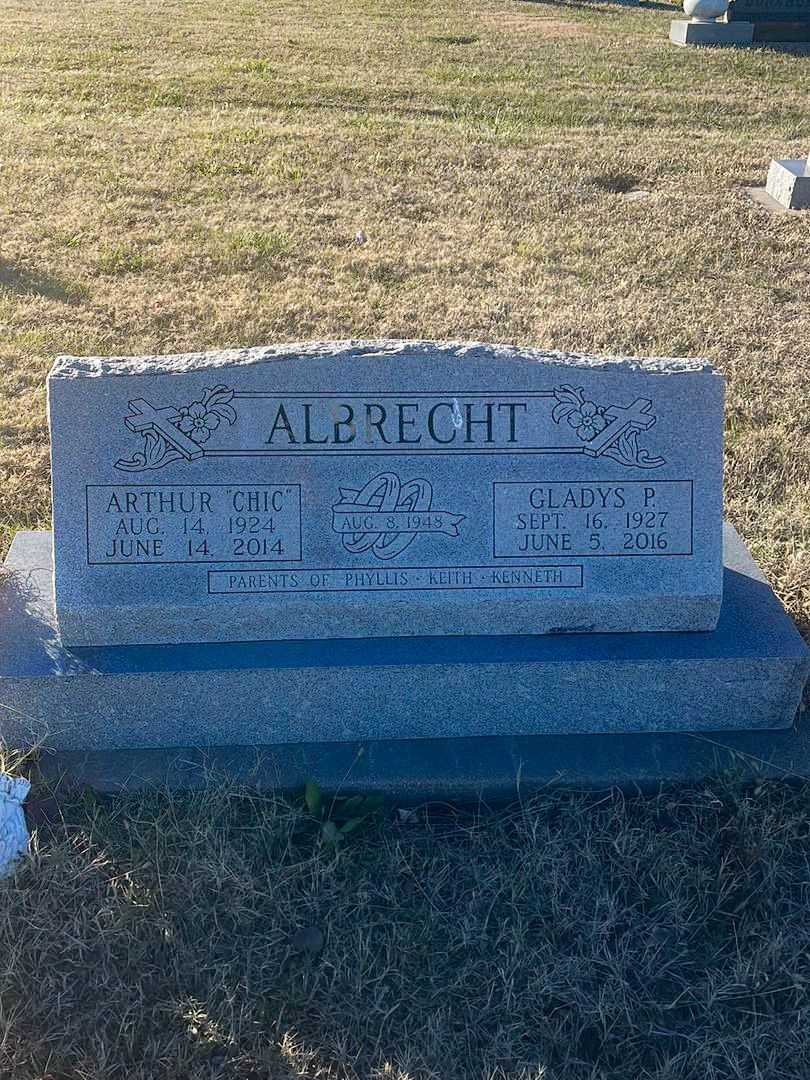 Arthur "Chic" Albrecht's grave. Photo 1
