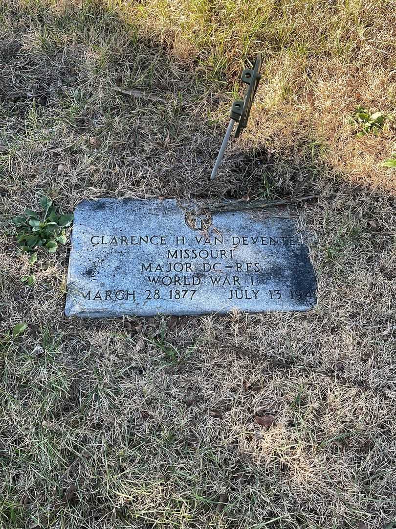 Clarence H. Van Deventer's grave. Photo 1