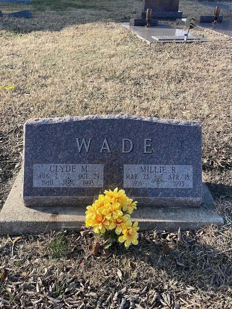 Millie R. Wade's grave. Photo 1