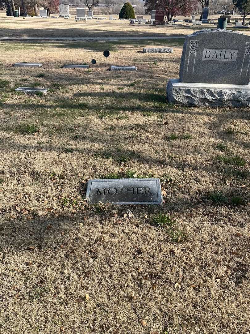 Ella Evangeline Daily's grave. Photo 2