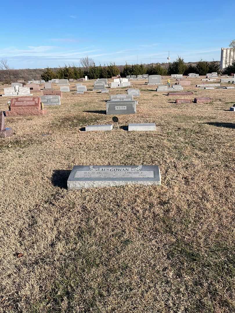 Ila Blanche MacGowan's grave. Photo 2