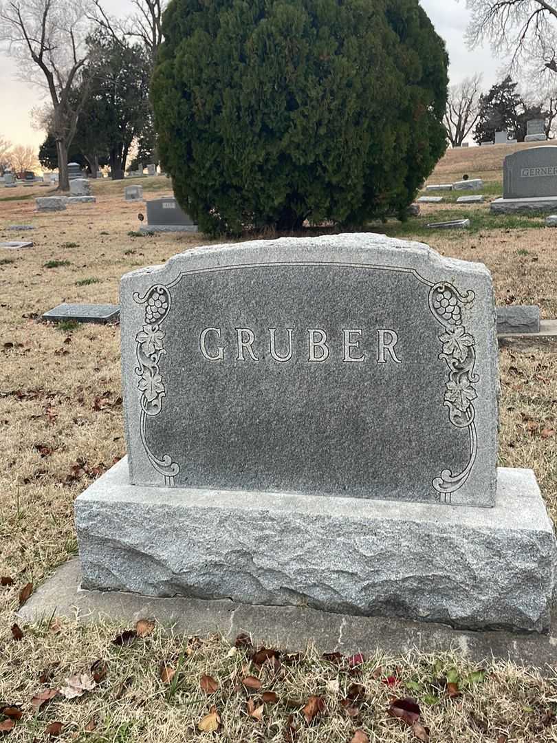 Merle W. Vahsholtz's grave. Photo 1