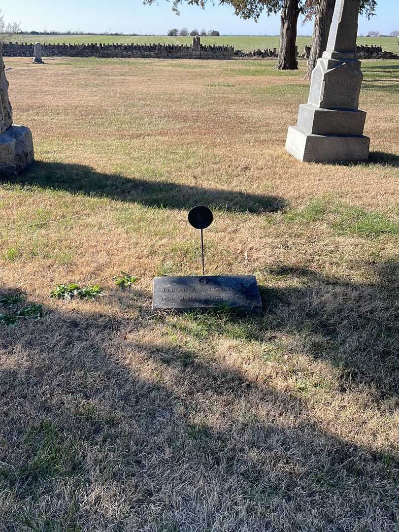 Beulah A. Van Deventer's grave. Photo 2