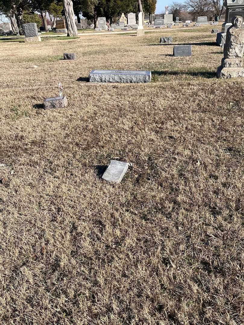 H. D. B.'s grave. Photo 2