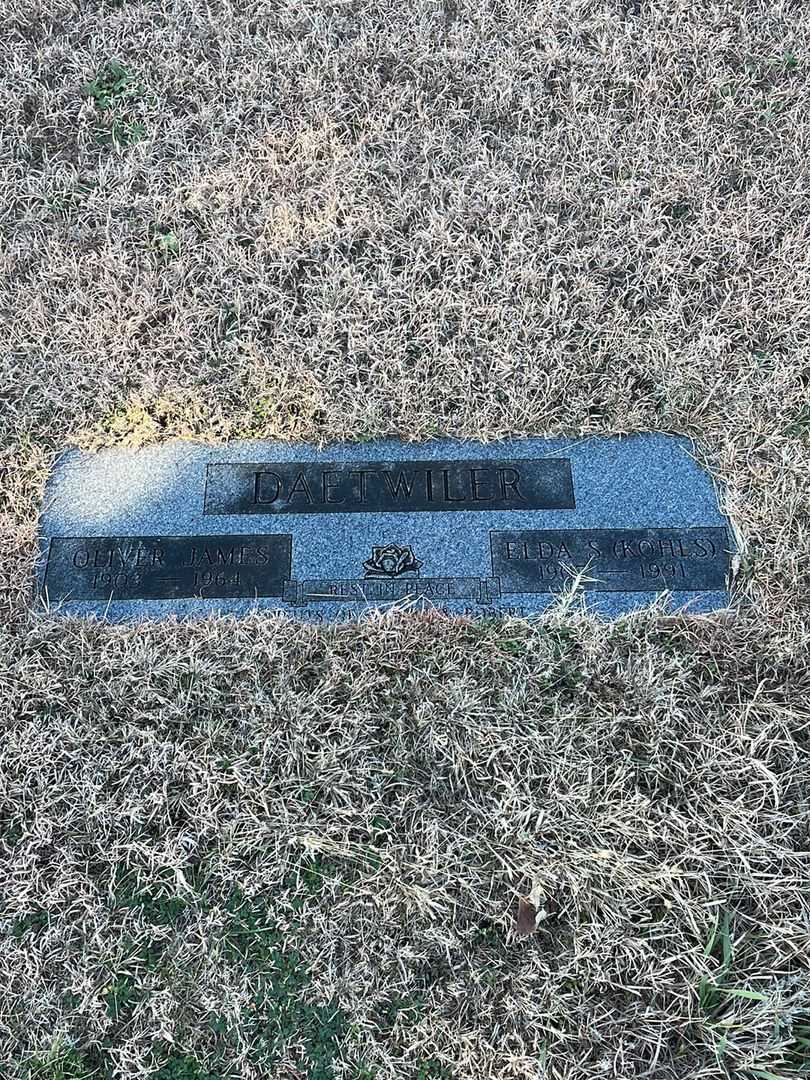 Oliver James Daetwiler's grave. Photo 1