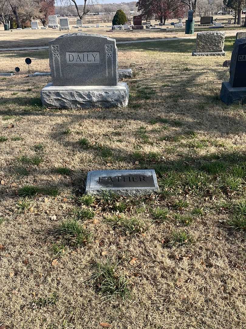 Stuart M. Daily's grave. Photo 2