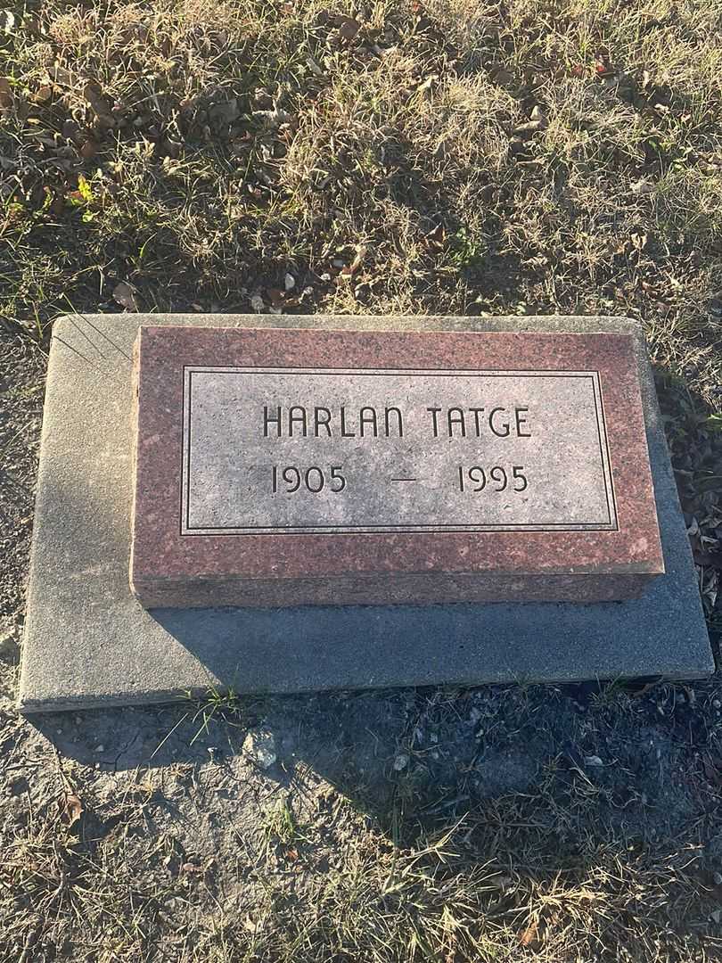 Harlan Tatge's grave. Photo 1