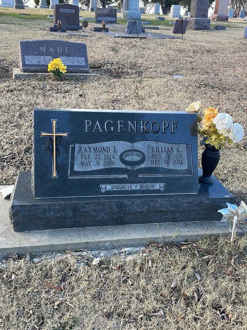 Lillian C. Pagenkopf's grave. Photo 1