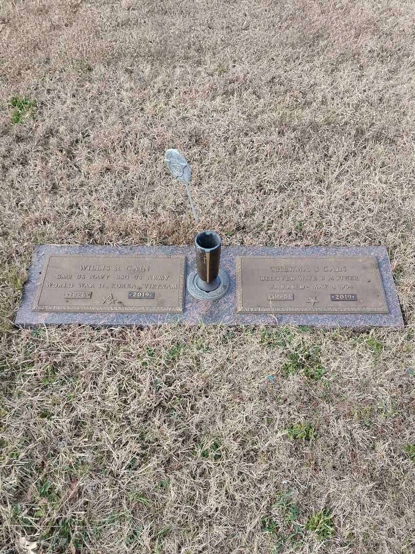 Willis R. Cain's grave. Photo 1