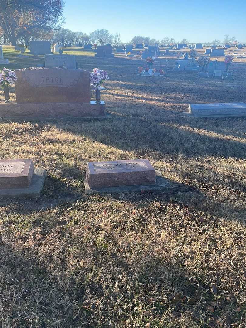 Madeline Tatge's grave. Photo 2