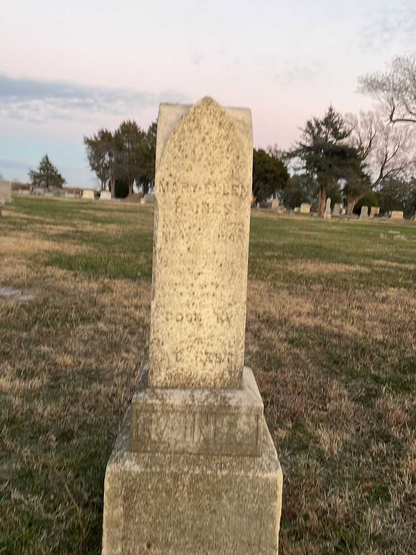 Mary Ellen Raines's grave. Photo 1