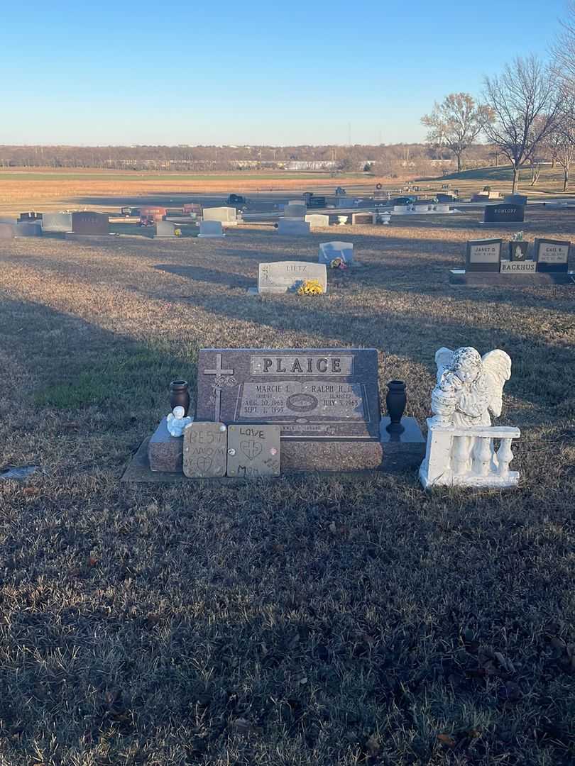 Marcie L. Ihde Plaice's grave. Photo 2
