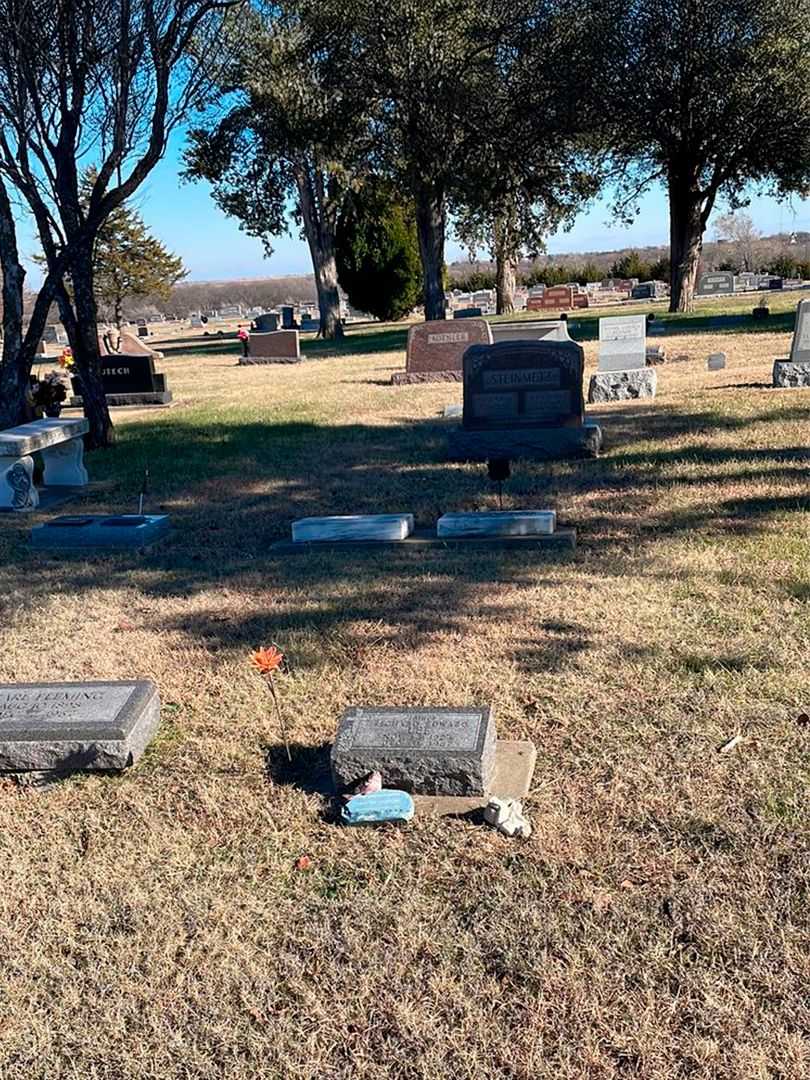 Myrtle Edna Vaughn's grave. Photo 2