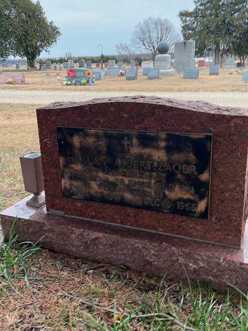 Harlan A. Zager's grave. Photo 3