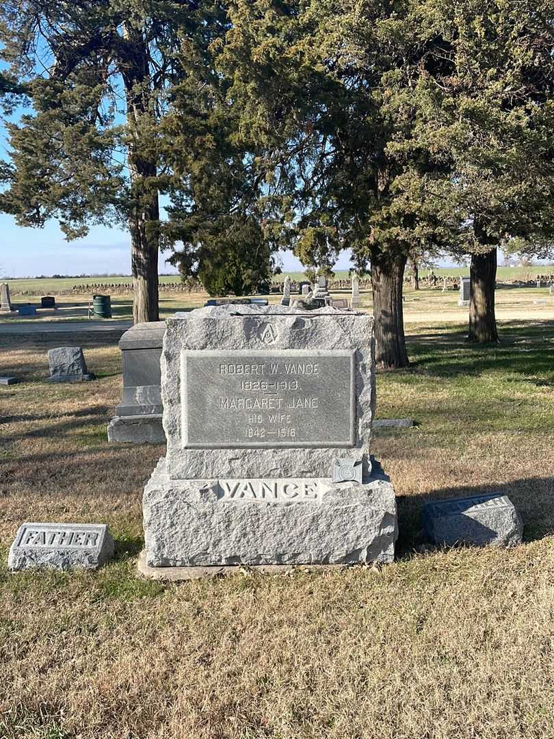 Robert W. Vance's grave. Photo 2
