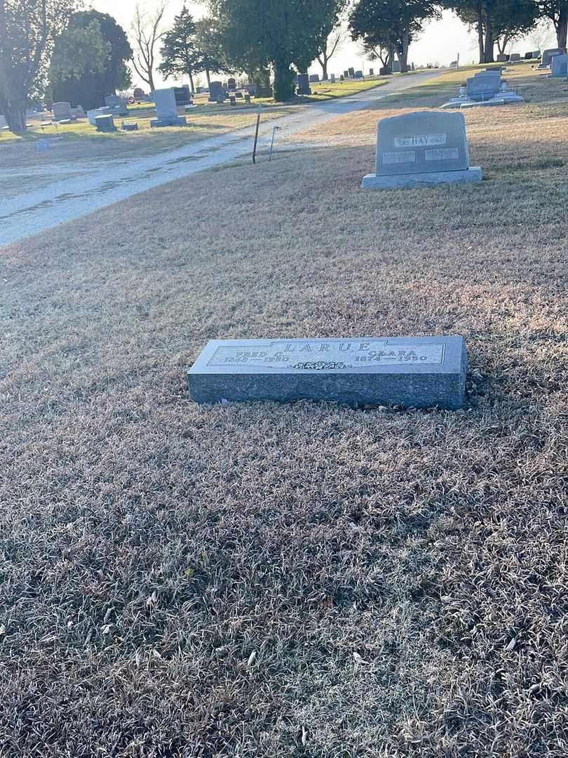 Clara LaRue's grave. Photo 2