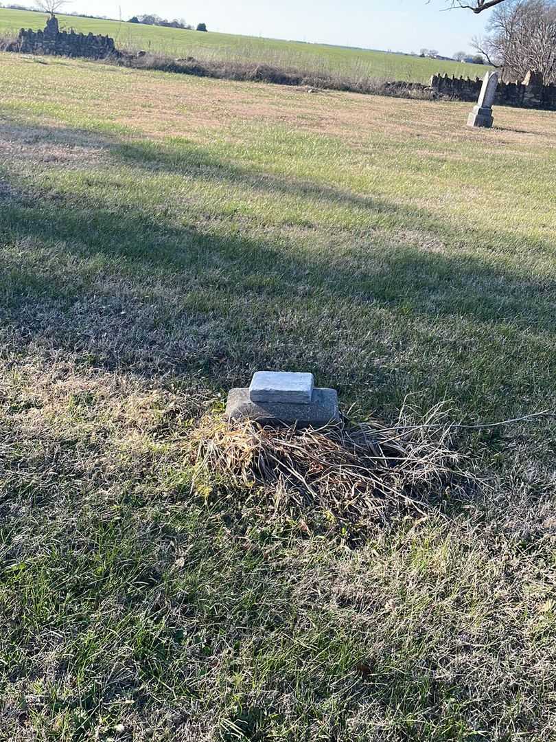 L. R.'s grave. Photo 2