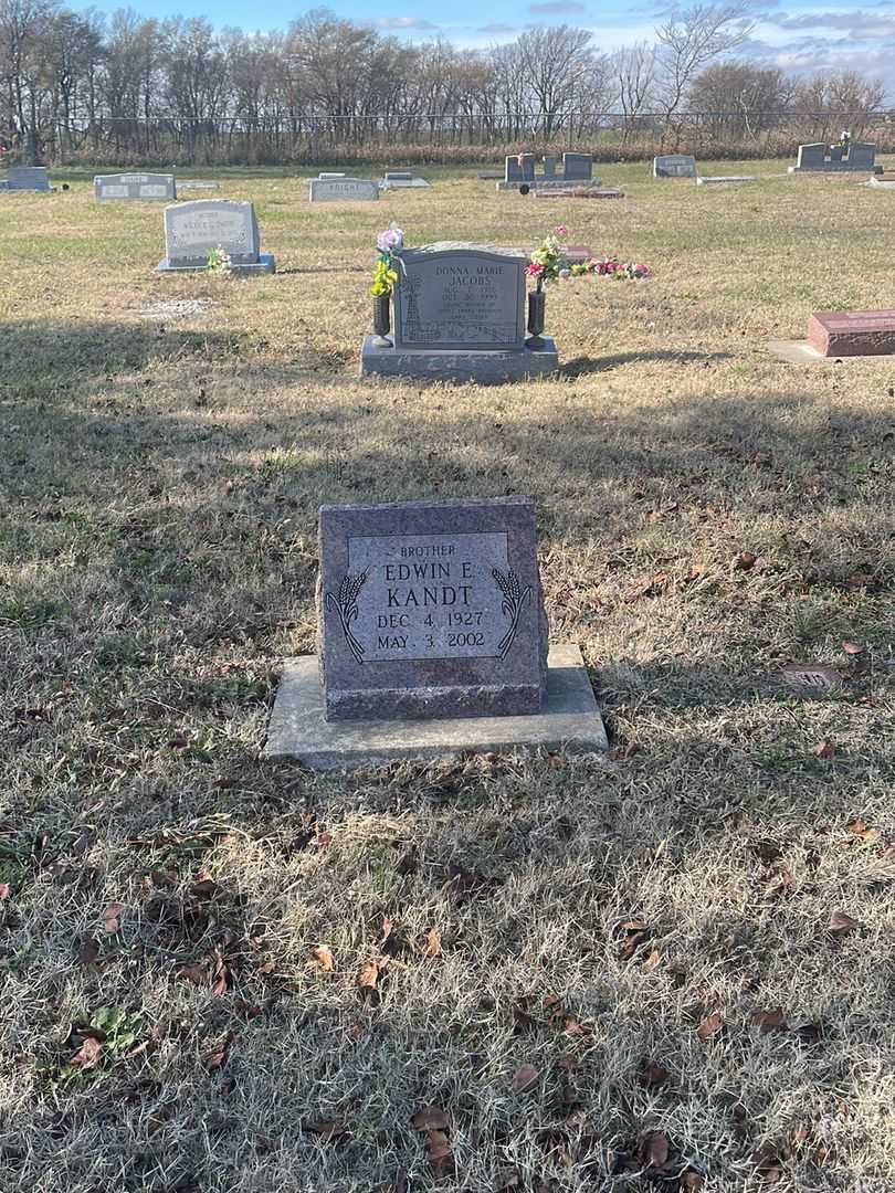 Edwin E. Kandt's grave. Photo 2