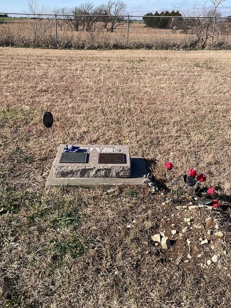 Wilda Ruth Mallory-Worrell May's grave. Photo 2