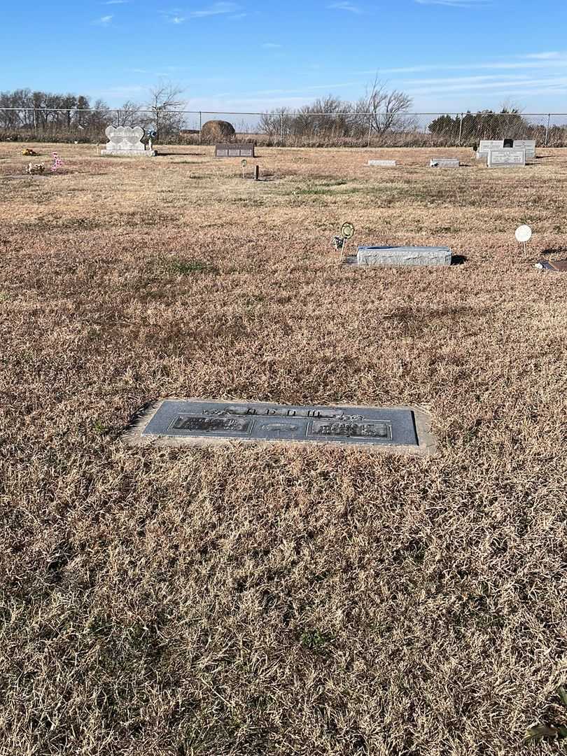 Cora N. Adam's grave. Photo 2