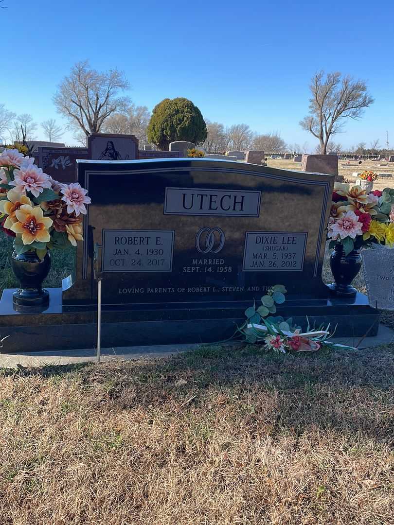 Robert E. Utech's grave. Photo 1