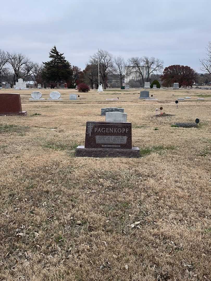 Alvina M. Pagenkopf's grave. Photo 2
