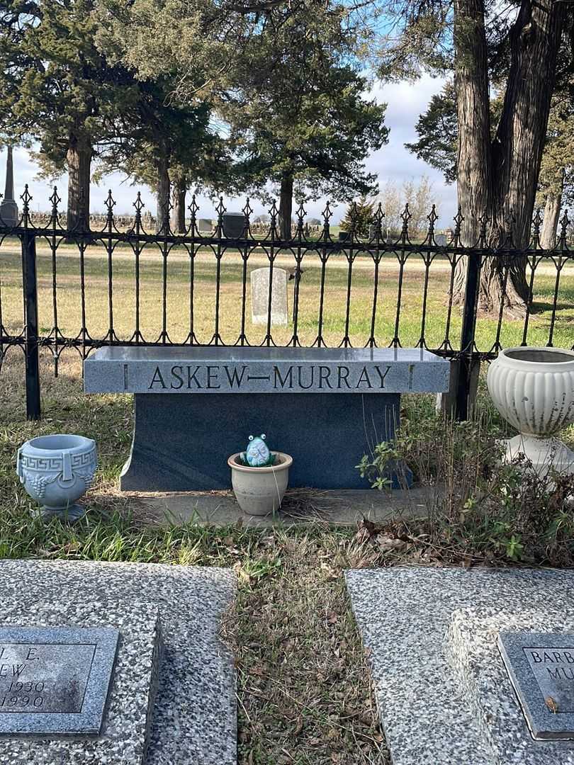 Barbara Naland Murray Askew's grave. Photo 1