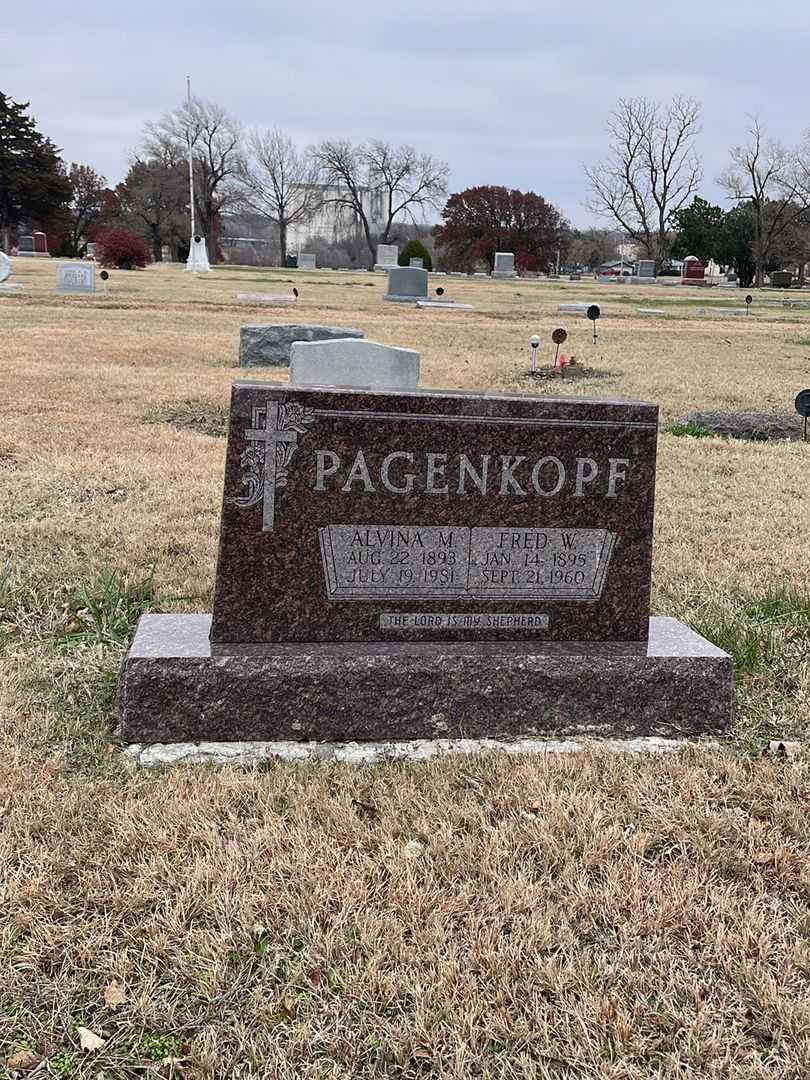 Alvina M. Pagenkopf's grave. Photo 1