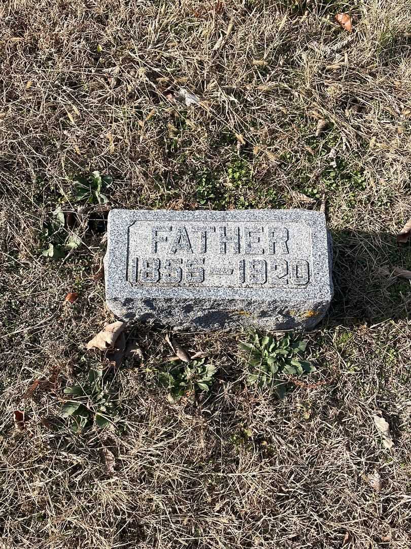 George L. Hadlock's grave. Photo 3