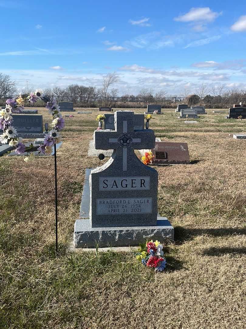 Bradford L. Sager's grave. Photo 2