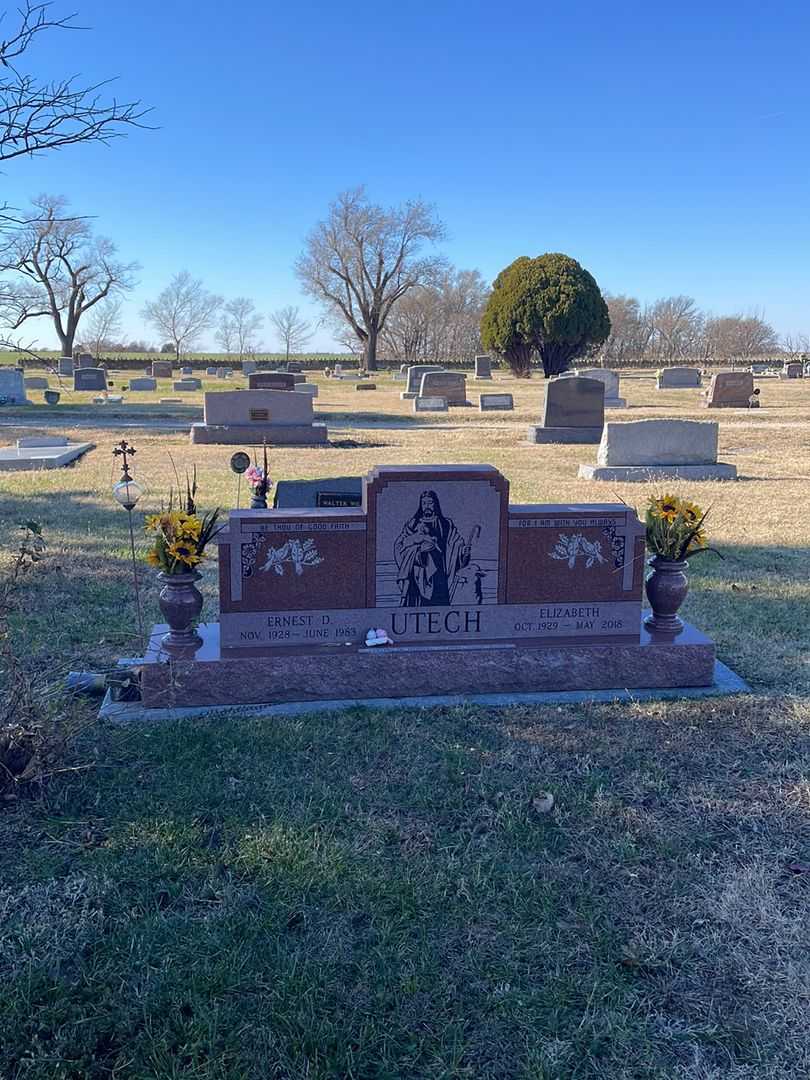 Elizabeth Utech's grave. Photo 2