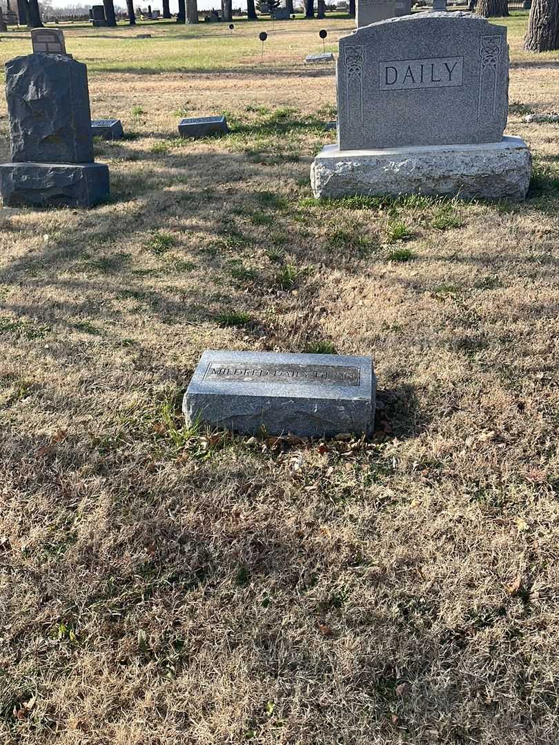 Mildred Daily Dunn's grave. Photo 2