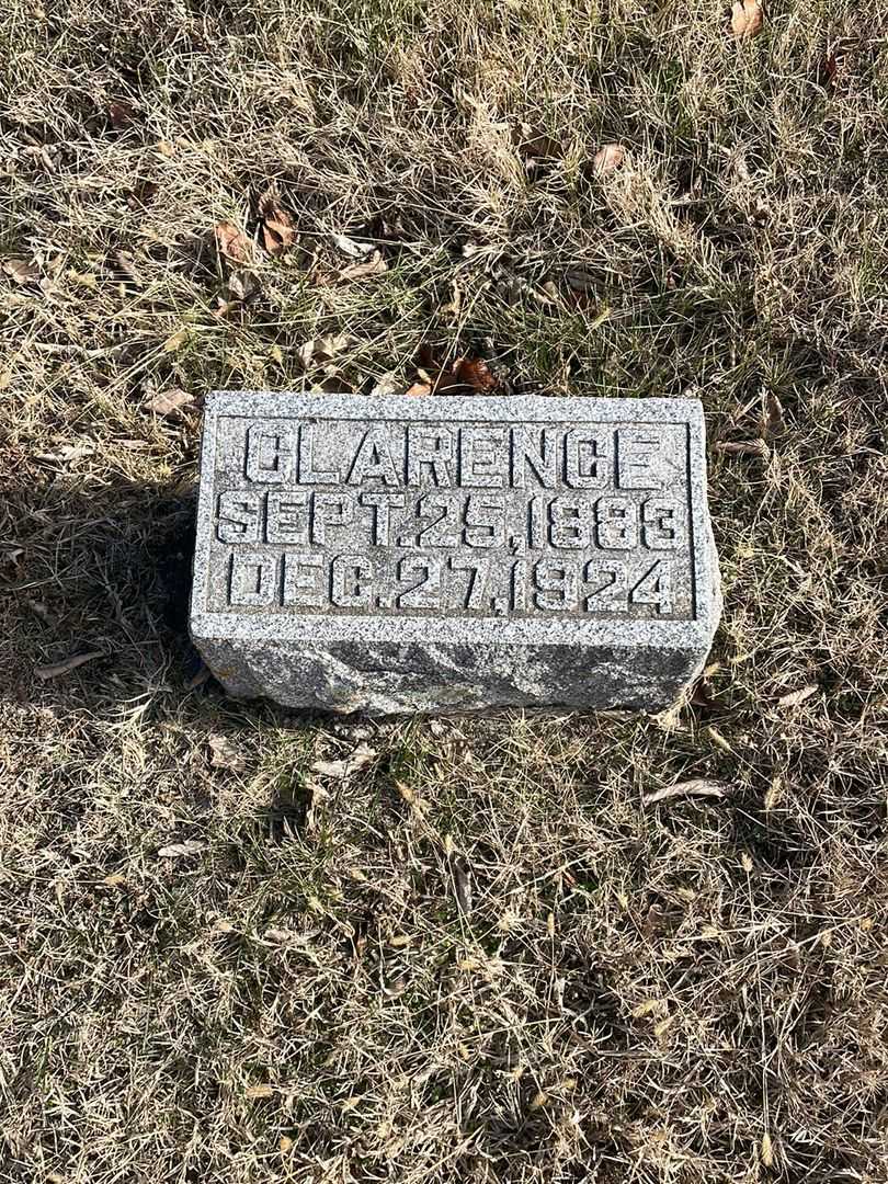 Clarence Laine's grave. Photo 3