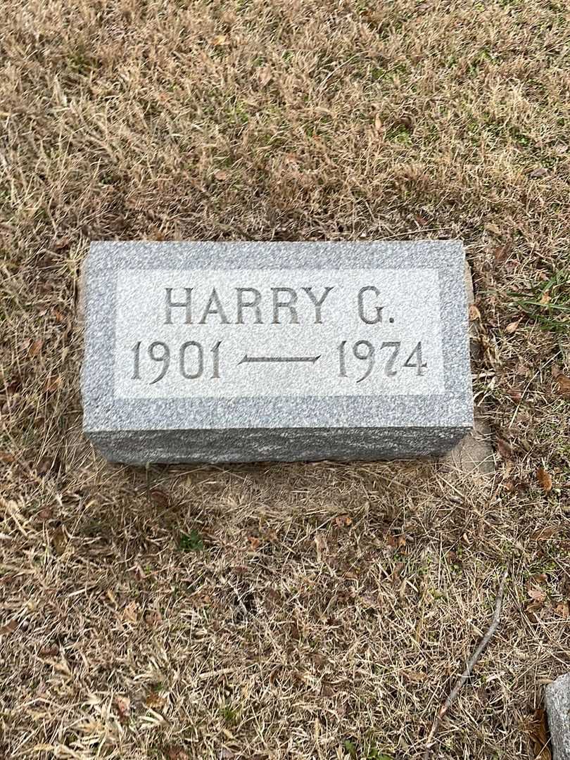 Lowell "Buzzy" Gardner's grave. Photo 3