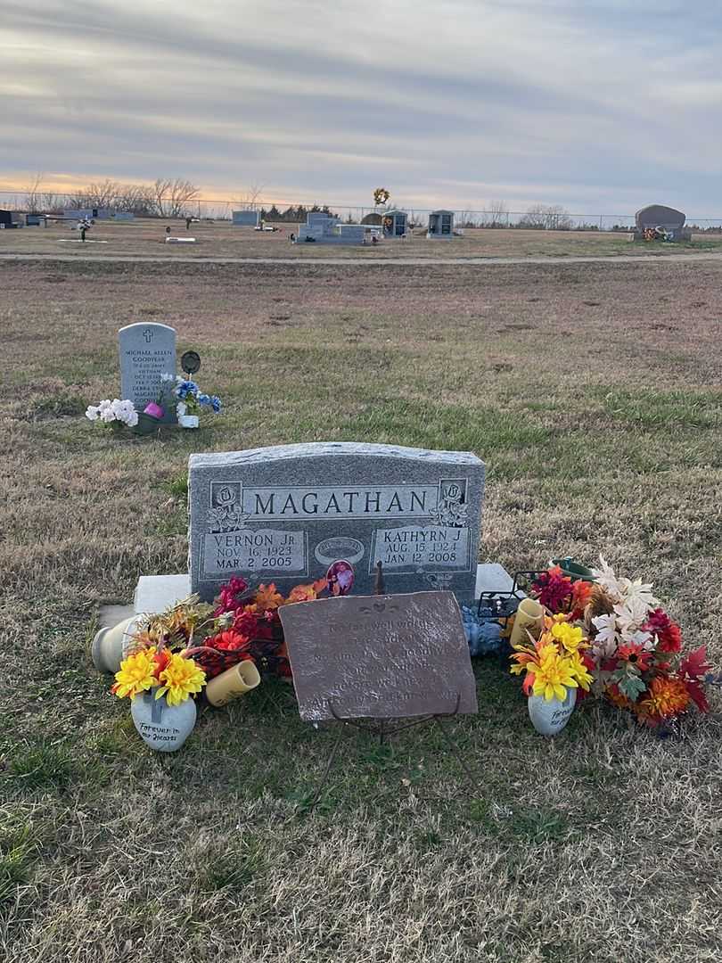 Vernon Magathan Junior's grave. Photo 2