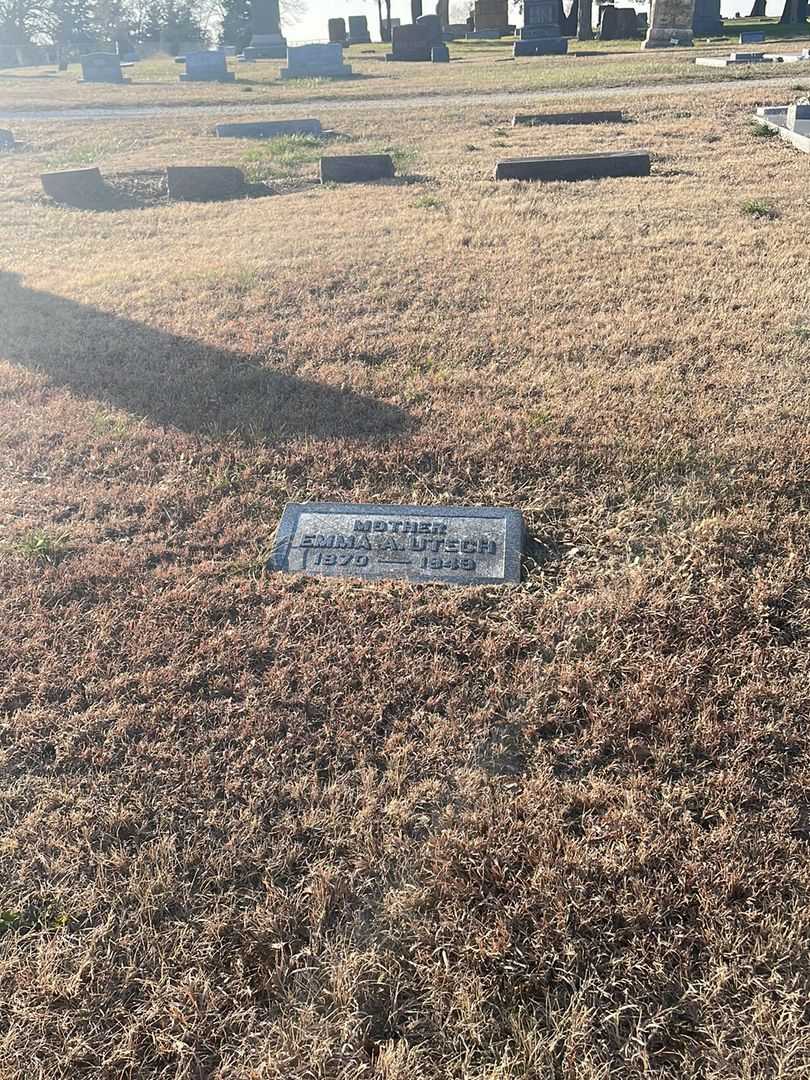 Emma A. Utech's grave. Photo 2