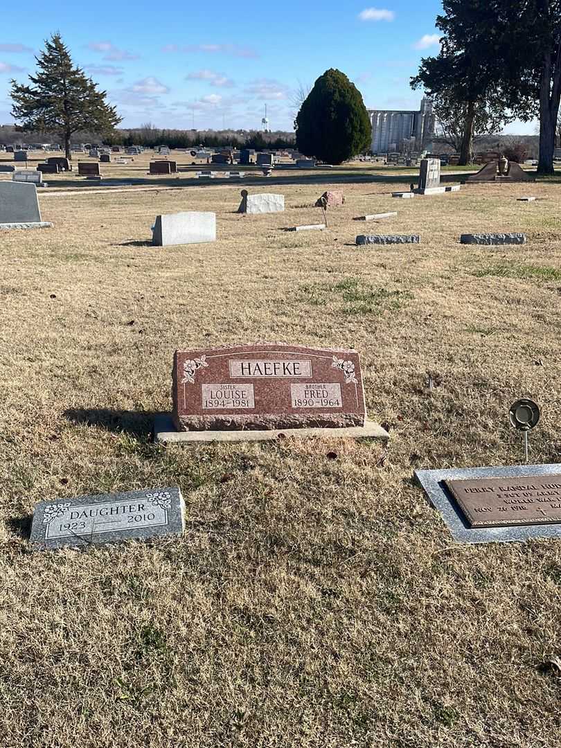Fred Haefke's grave. Photo 2