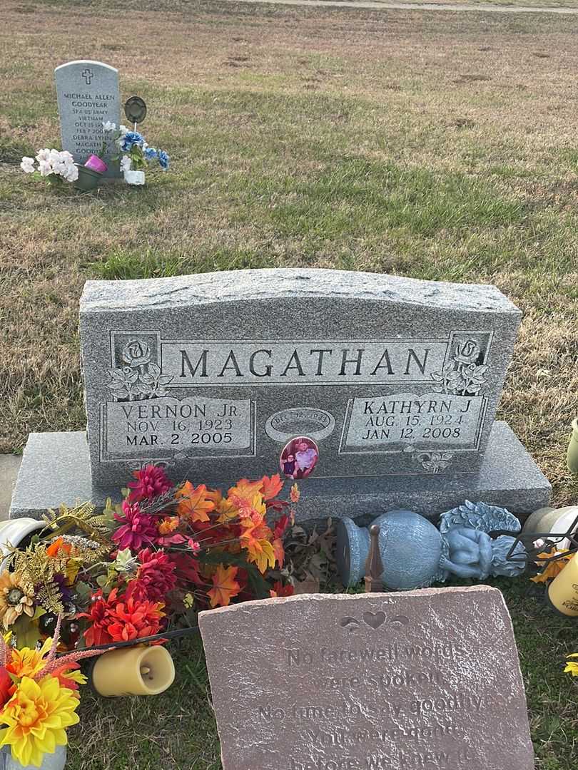 Vernon Magathan Junior's grave. Photo 1