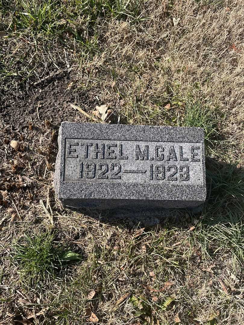 Ethel M. Cale's grave. Photo 1
