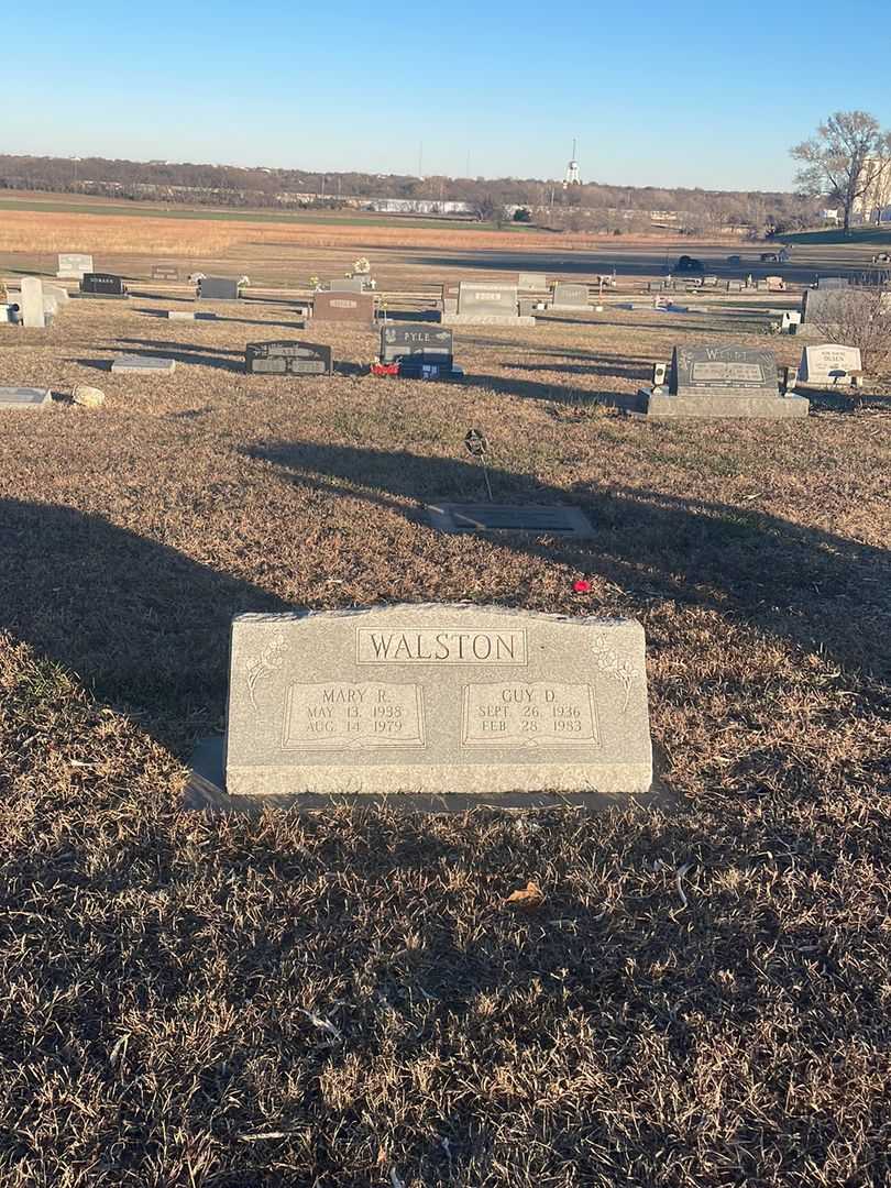 Mary R. Walston's grave. Photo 2