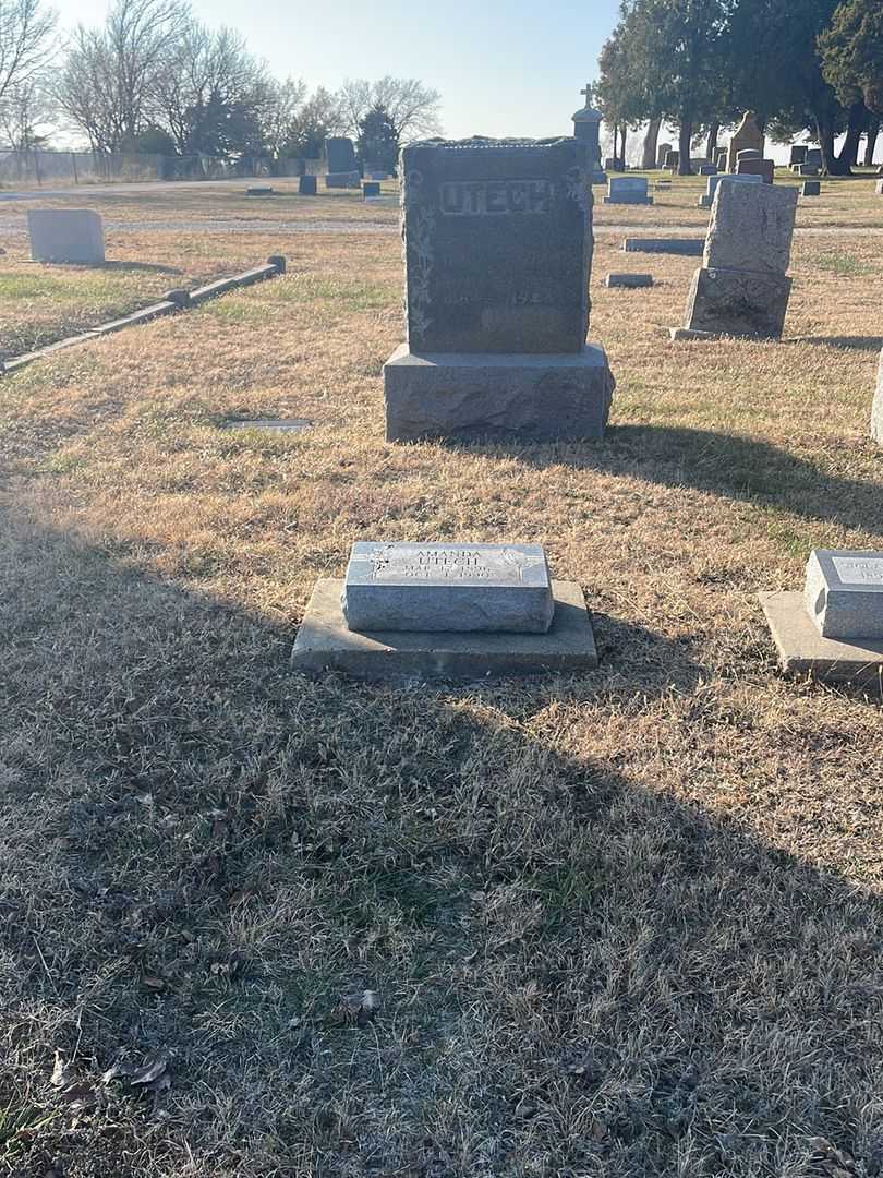 Amanda Utech's grave. Photo 2