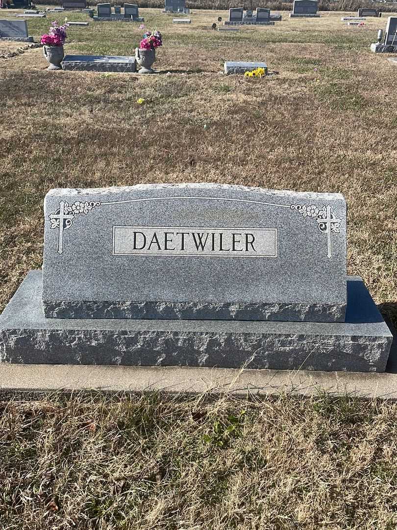 Irven I. Daetwiler's grave. Photo 1