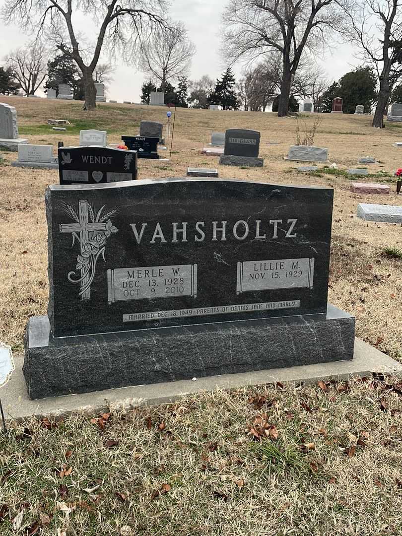 Merle W. Vahsholtz's grave. Photo 3